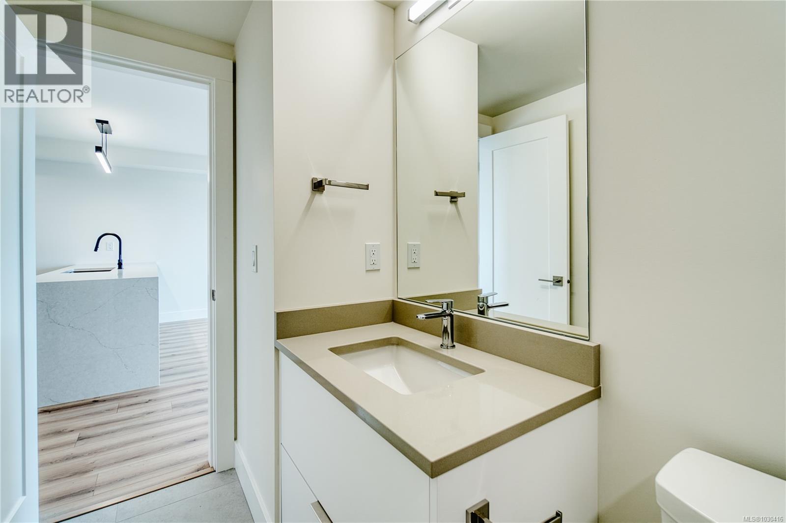 #404 45 HALIBURTON ST - 26