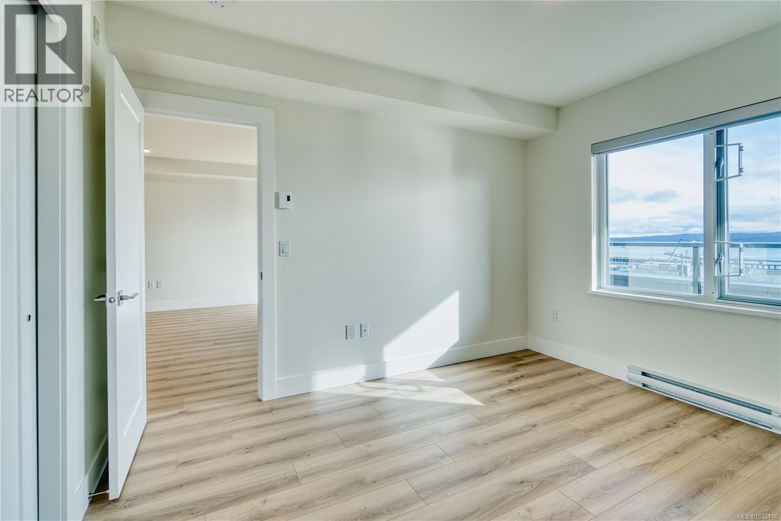 #404 45 HALIBURTON ST - 29