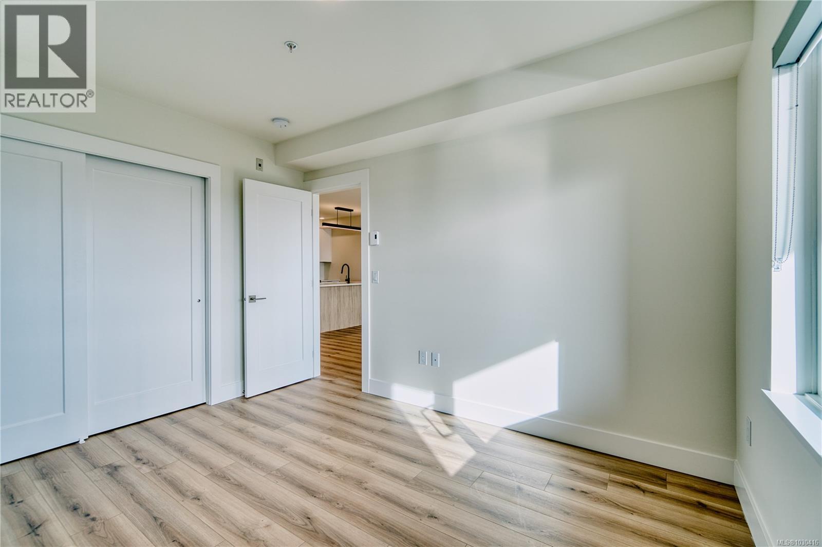 #404 45 HALIBURTON ST - 30