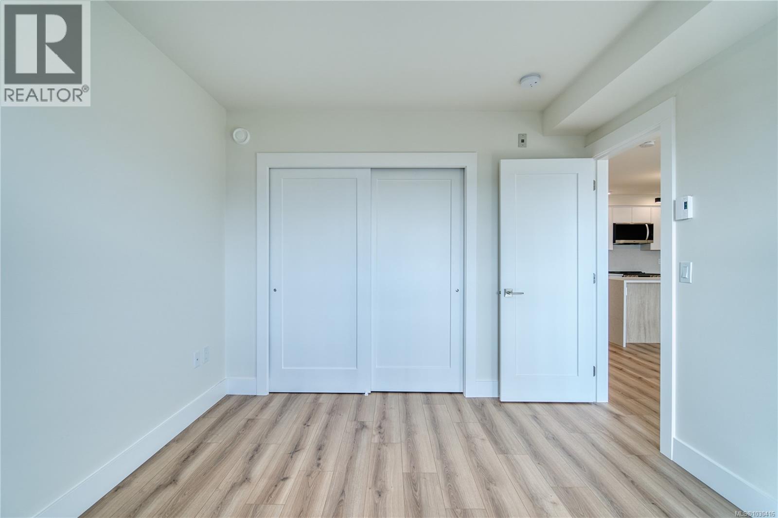 #404 45 HALIBURTON ST - 32