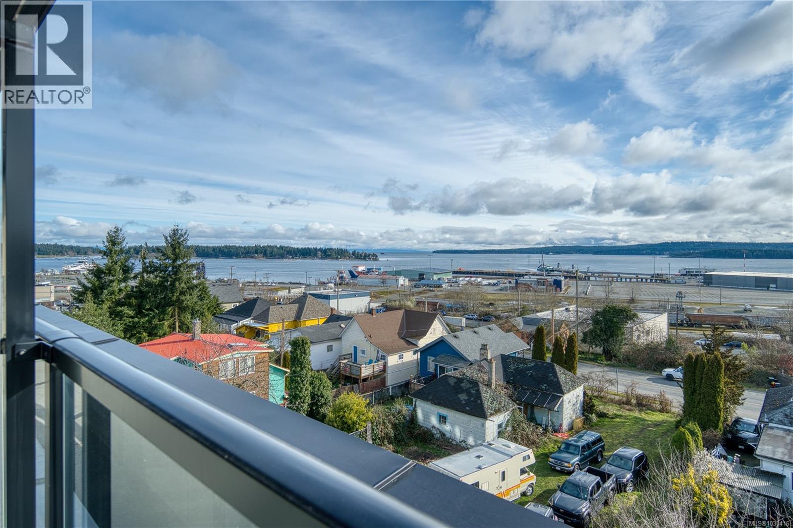 #404 45 HALIBURTON ST - 34