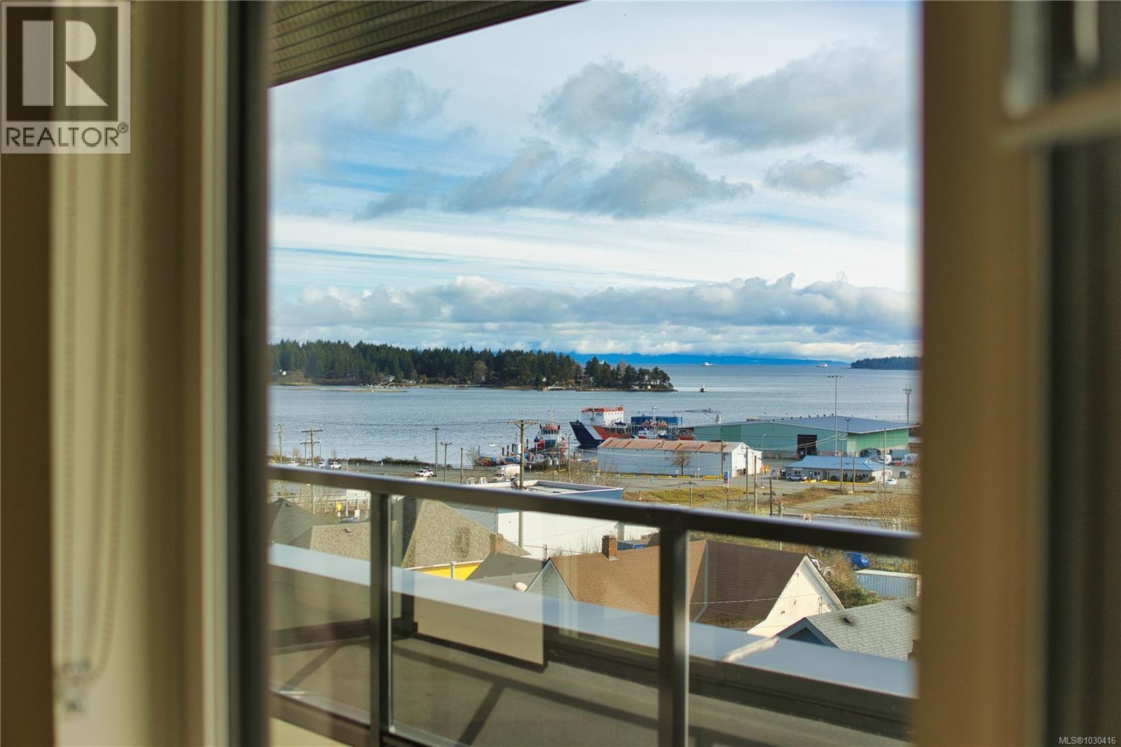 #404 45 HALIBURTON ST - 36