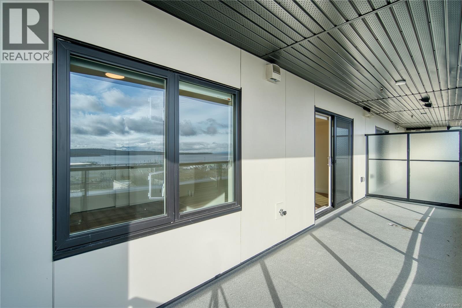 #404 45 HALIBURTON ST - 37