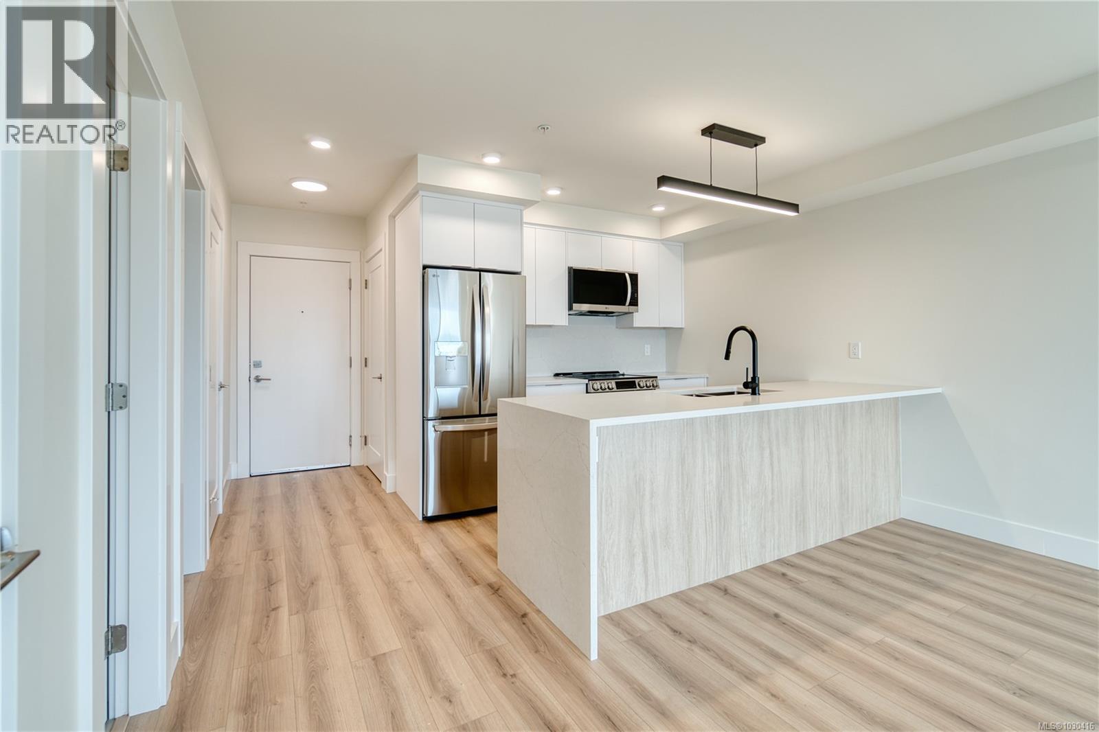 #404 45 HALIBURTON ST - 4