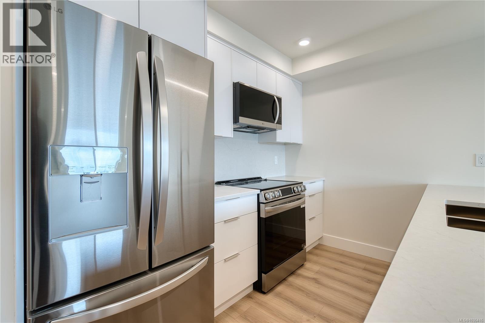 #404 45 HALIBURTON ST - 5