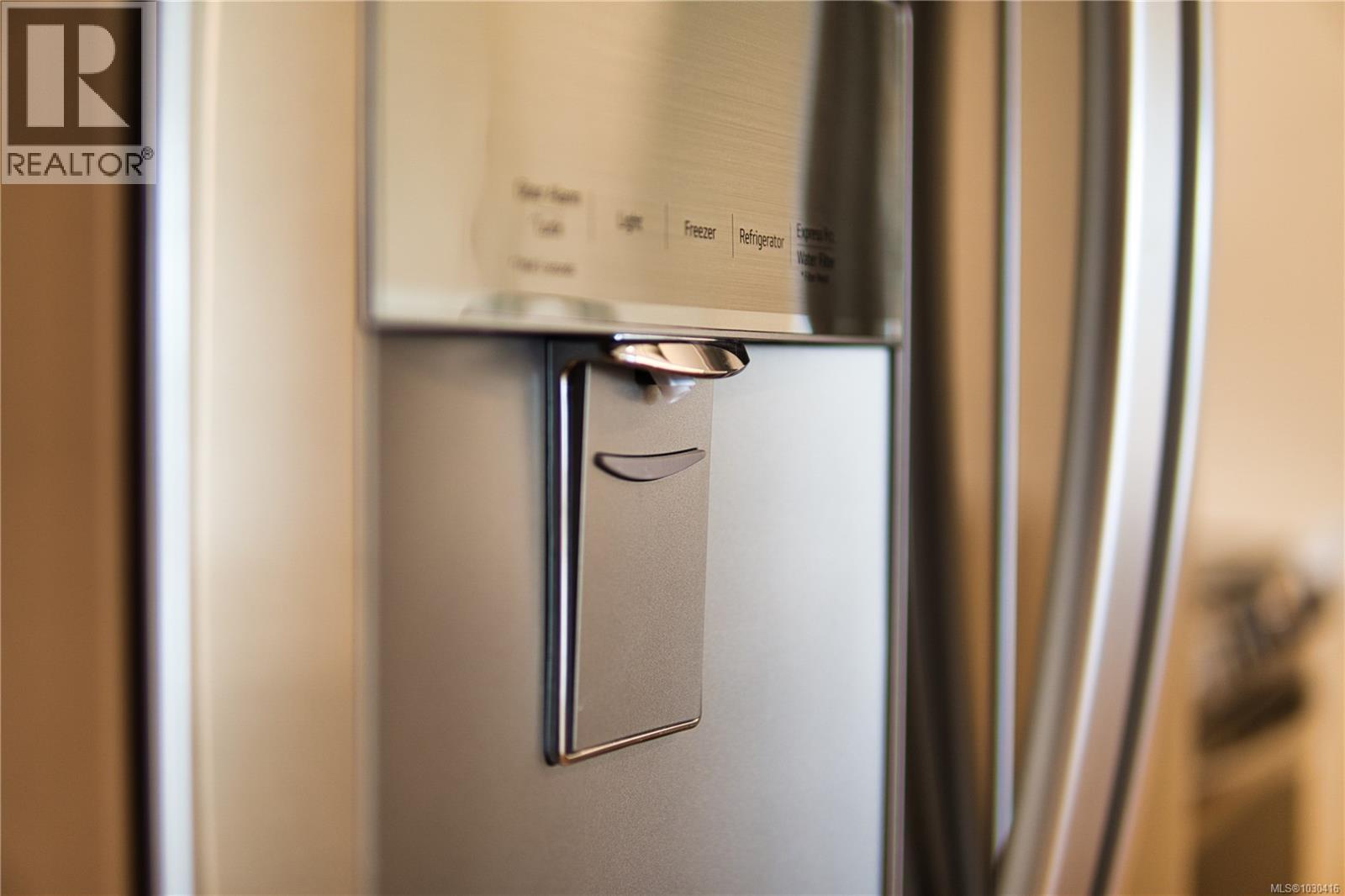 #404 45 HALIBURTON ST - 7