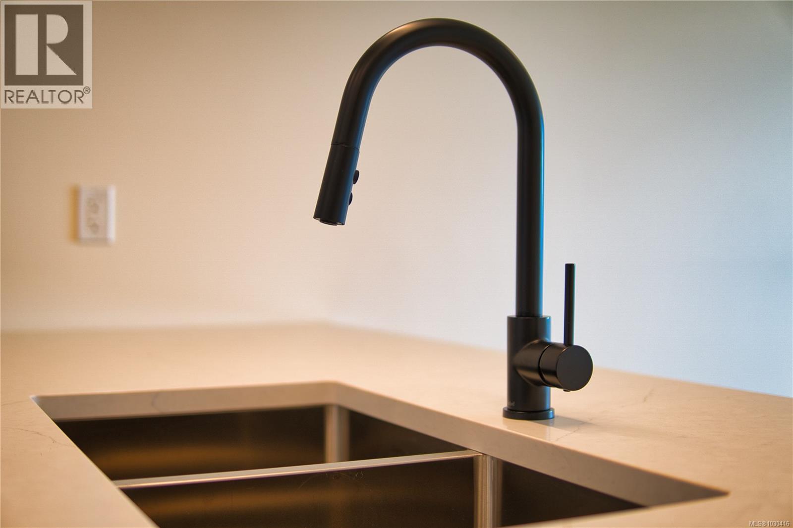 #404 45 HALIBURTON ST - 9