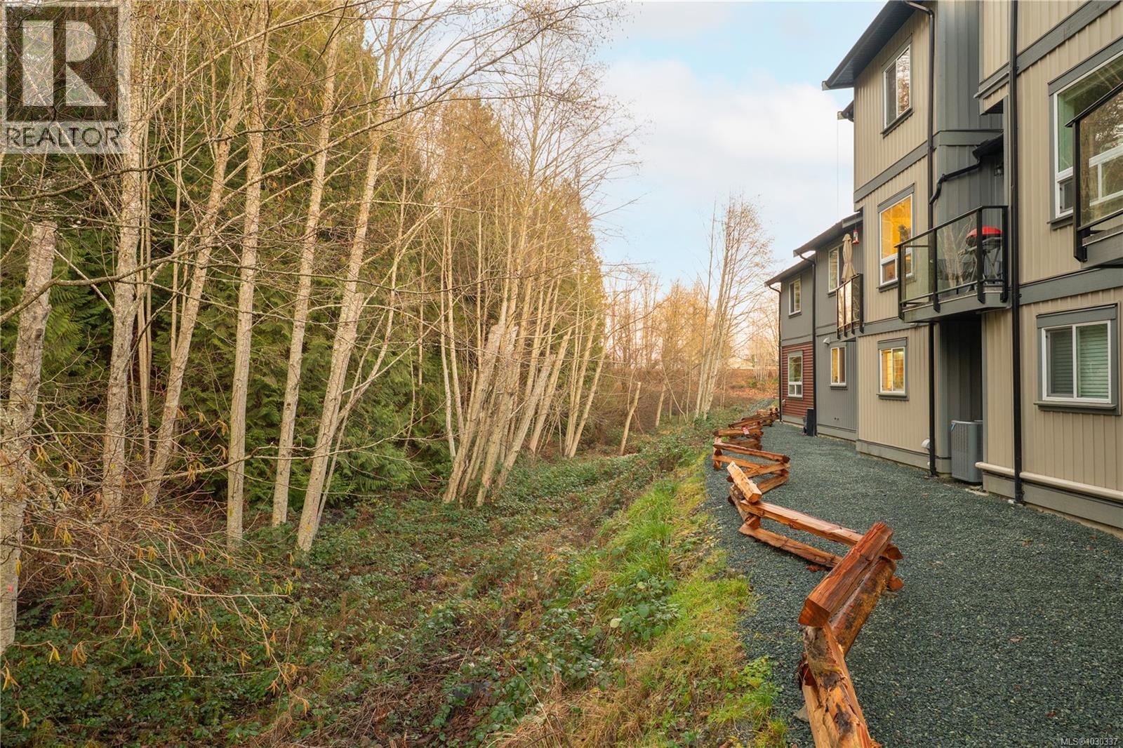 #107 2899 RIVER RD - Image 3