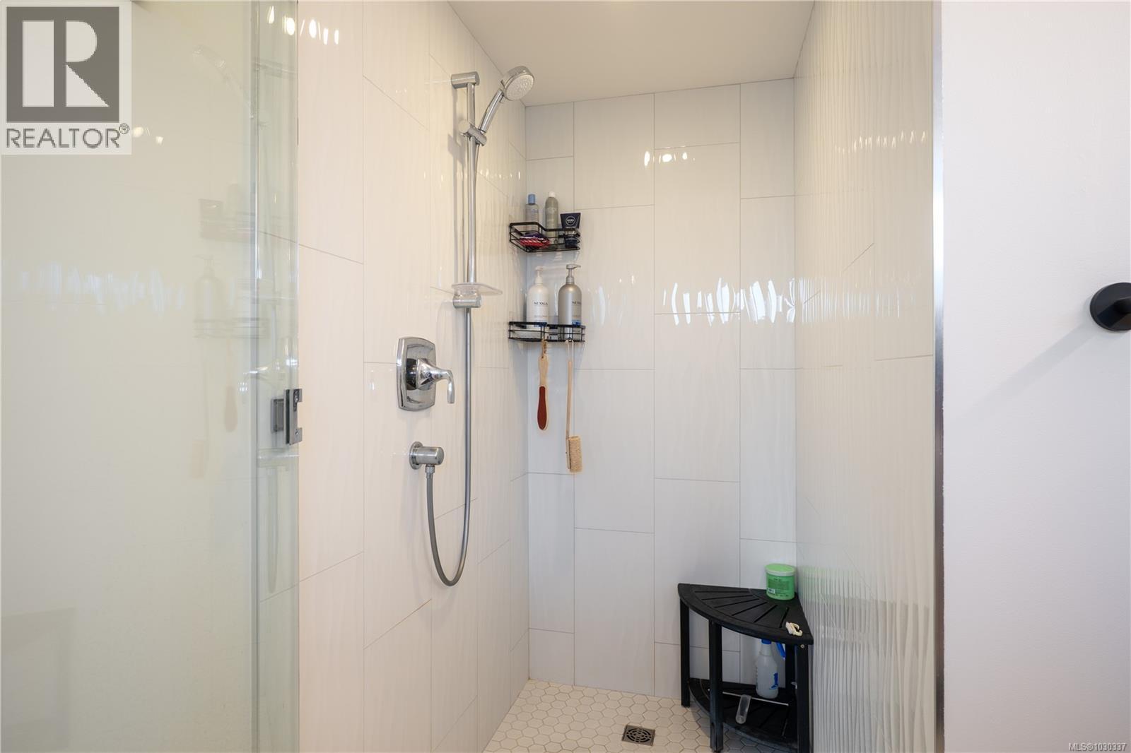 #107 2899 RIVER RD - 33