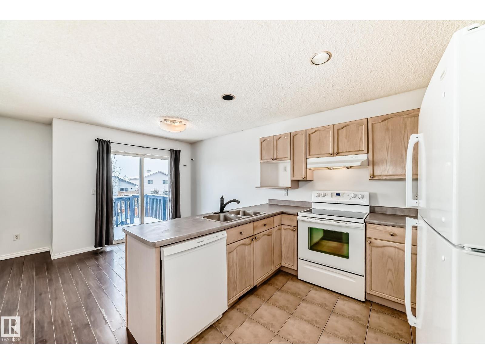 1911 36 AV NW, Edmonton