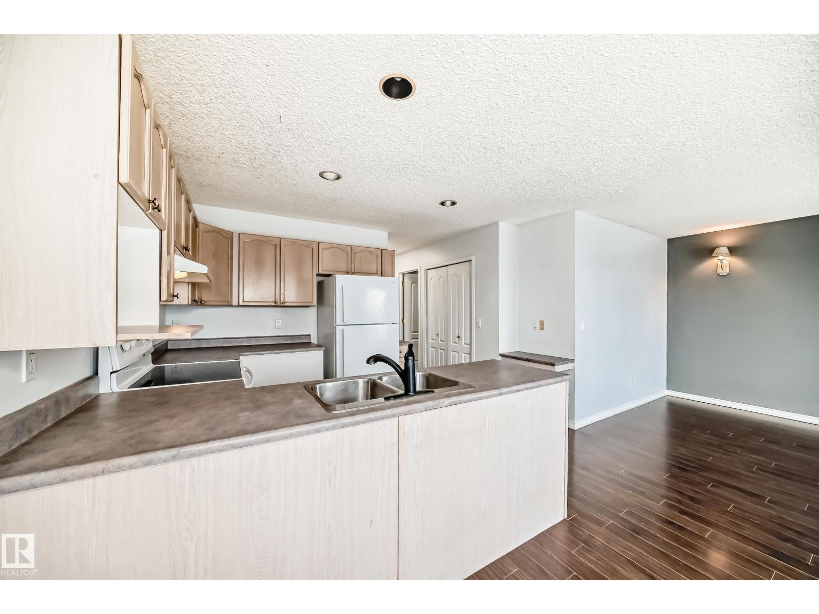 1911 36 AV NW, Edmonton