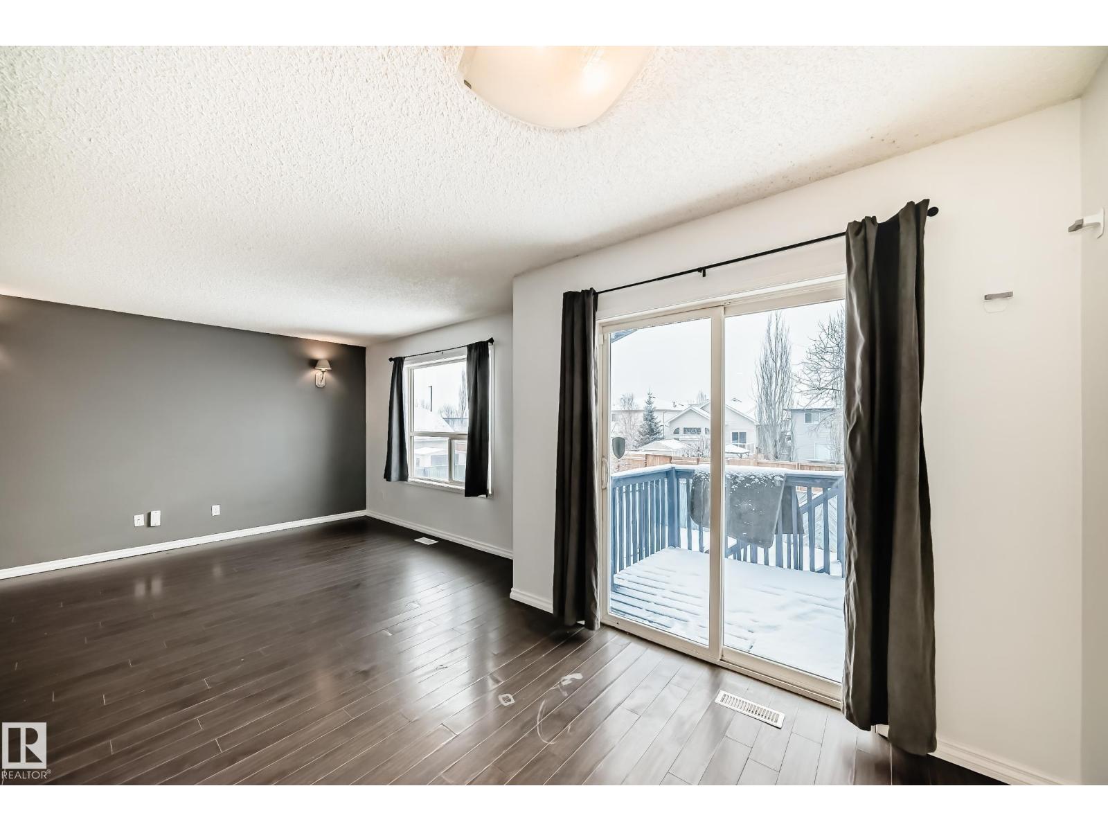 1911 36 AV NW, Edmonton