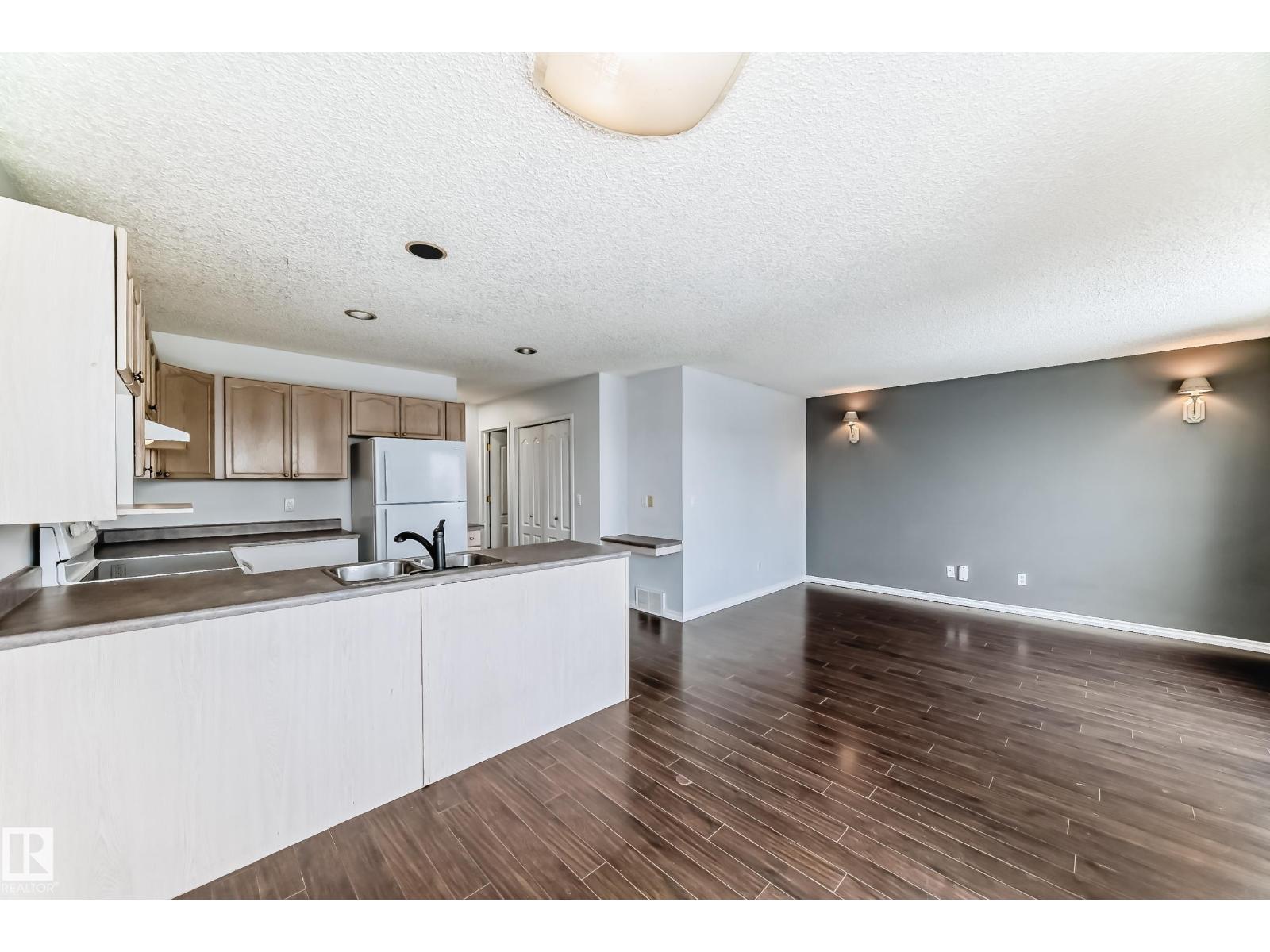 1911 36 AV NW, Edmonton