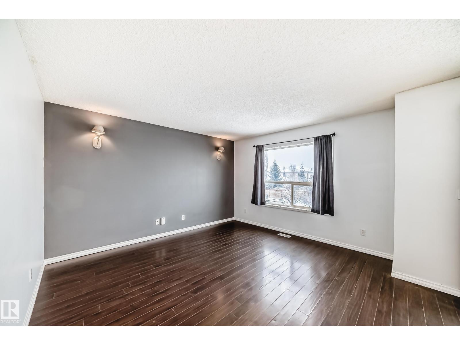 1911 36 AV NW, Edmonton