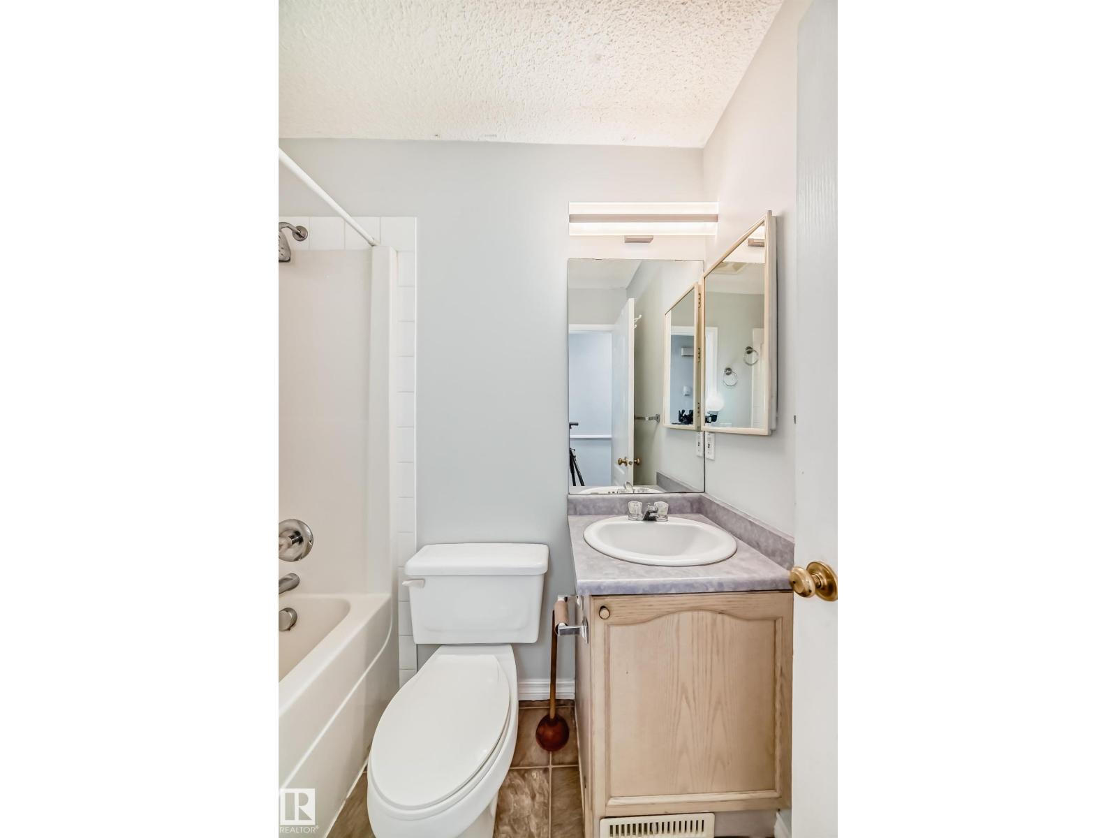 1911 36 AV NW, Edmonton