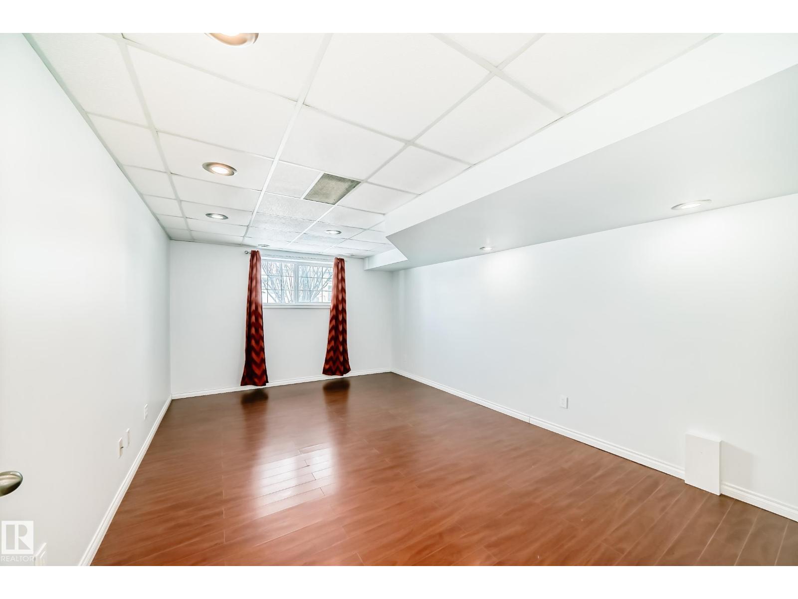 1911 36 AV NW, Edmonton