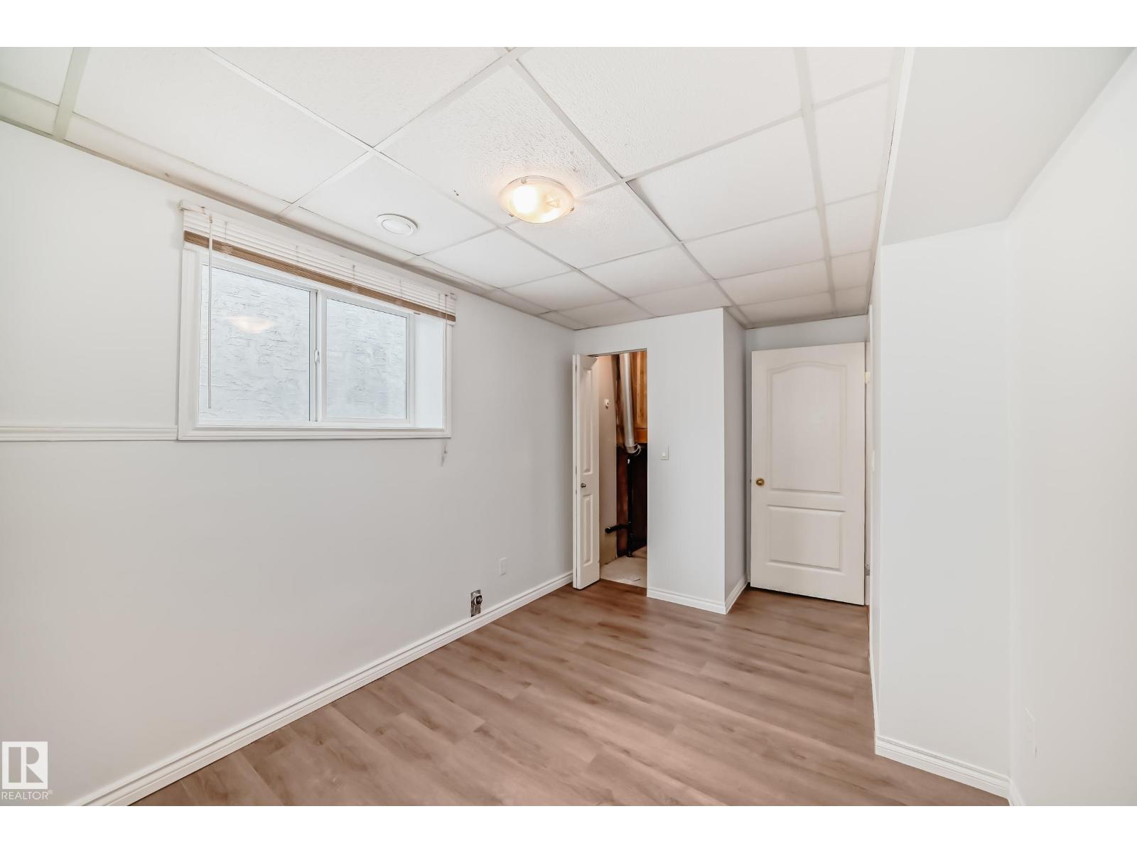 1911 36 AV NW, Edmonton