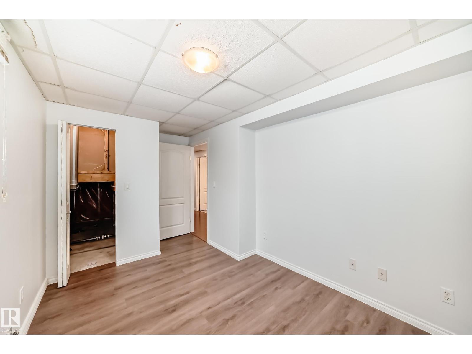 1911 36 AV NW, Edmonton