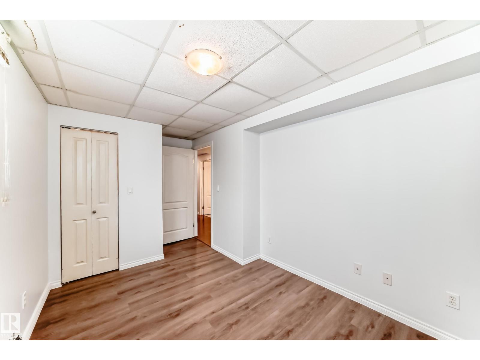 1911 36 AV NW, Edmonton