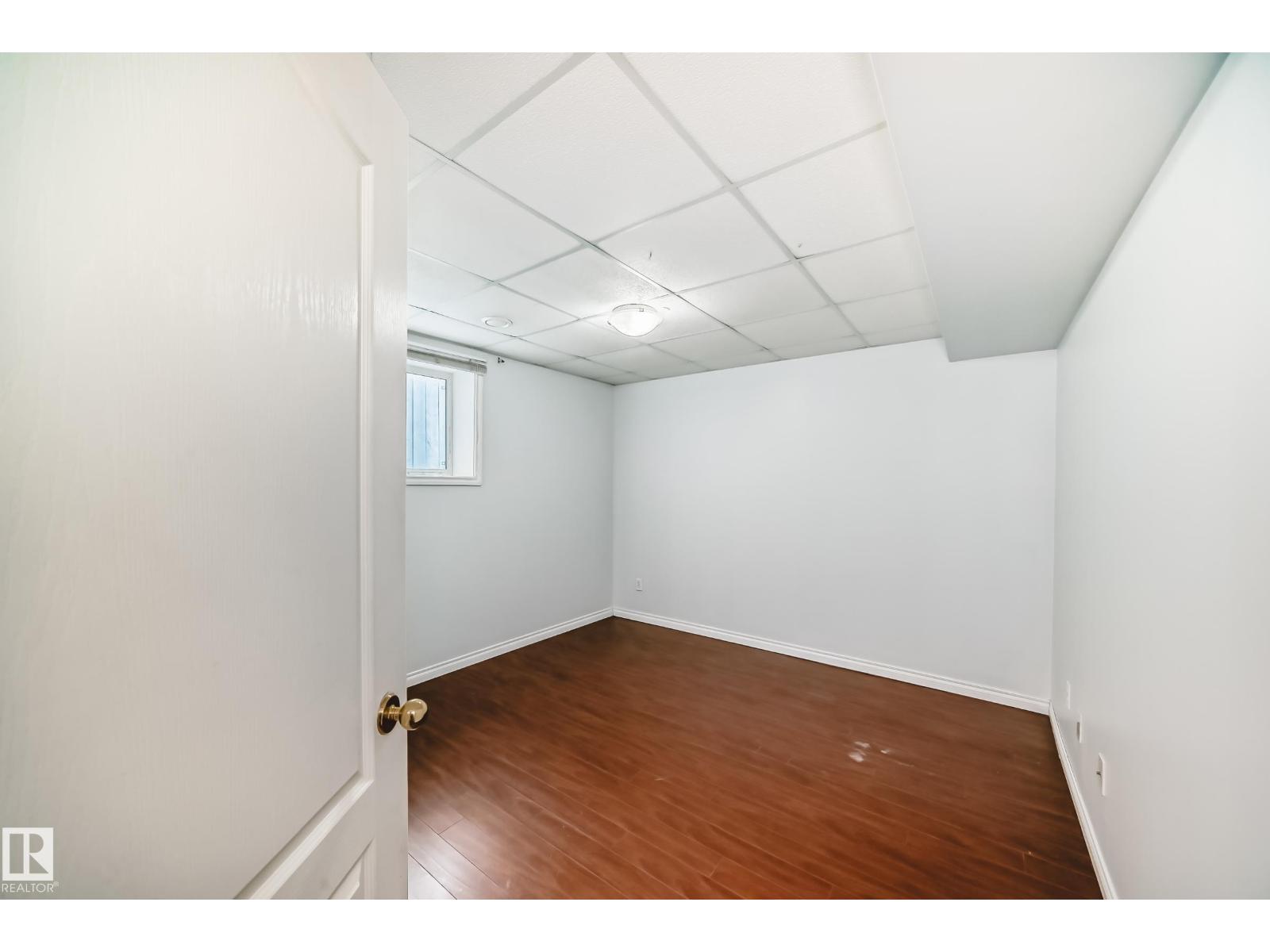 1911 36 AV NW, Edmonton