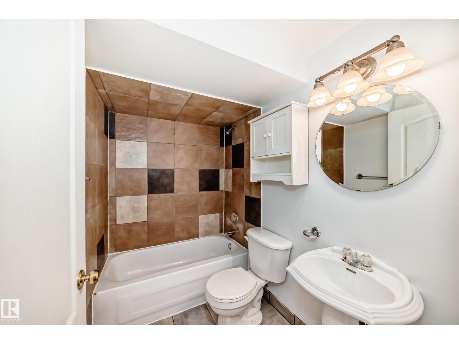 1911 36 AV NW, Edmonton