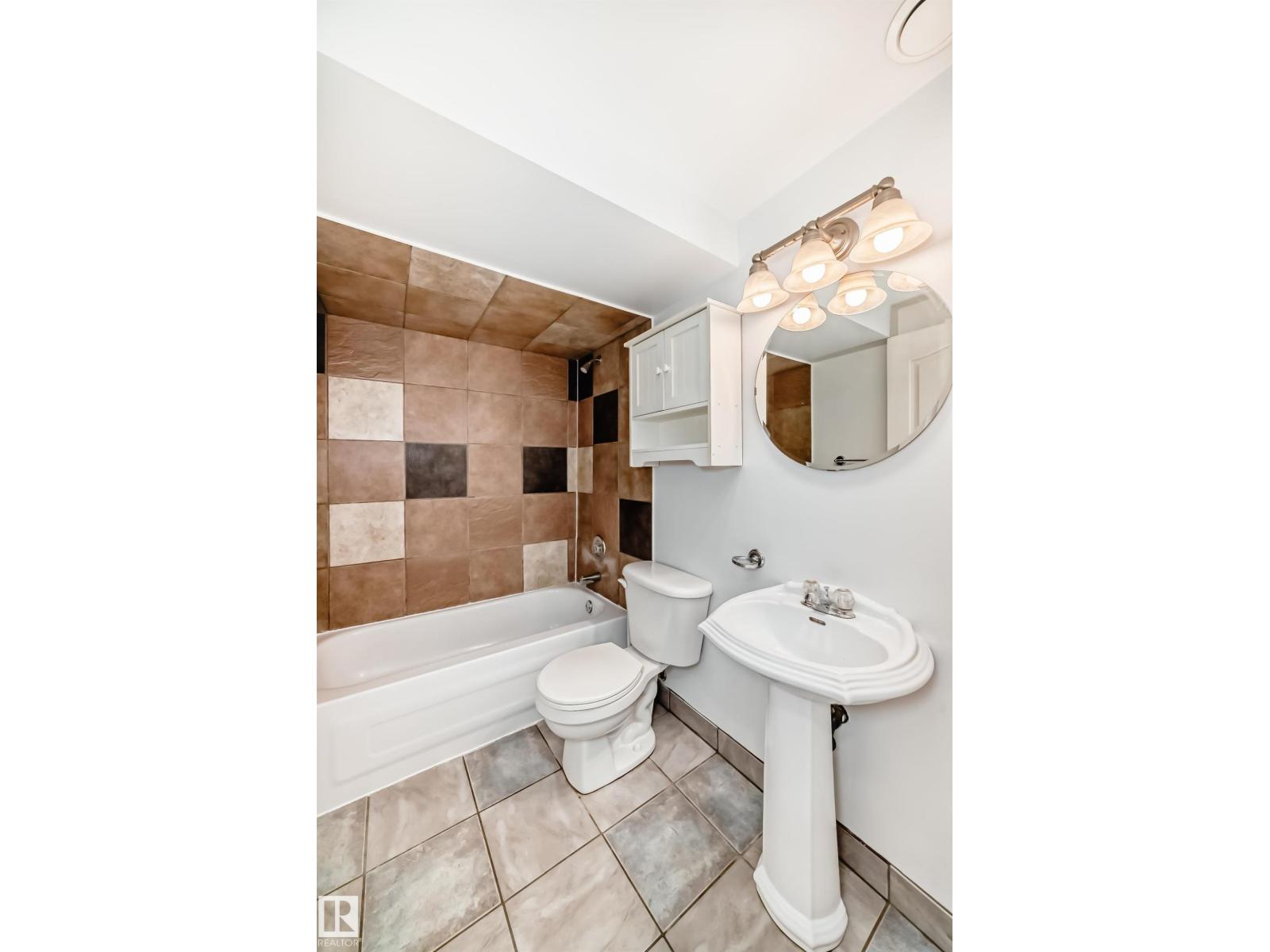 1911 36 AV NW, Edmonton