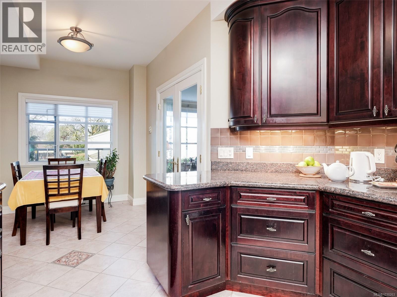 207 2277 Oak Bay Avenue, Oak Bay