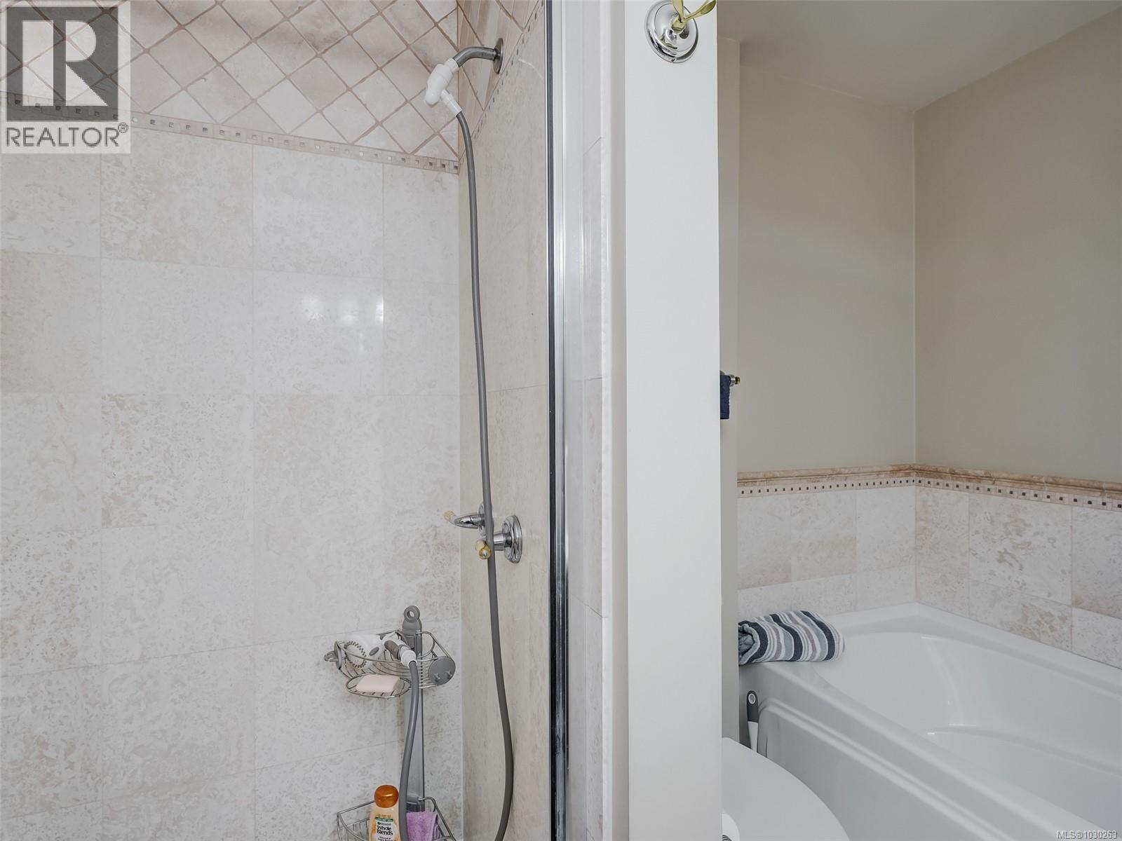 #207 2277 Oak Bay Ave - 19