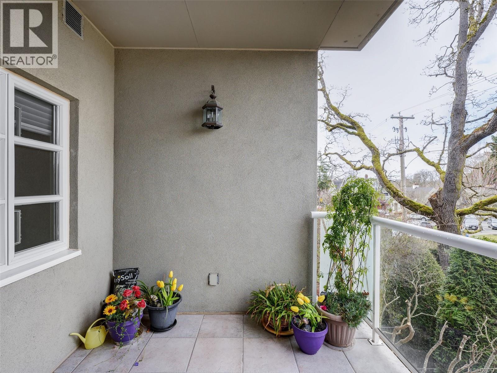 #207 2277 Oak Bay Ave - 22