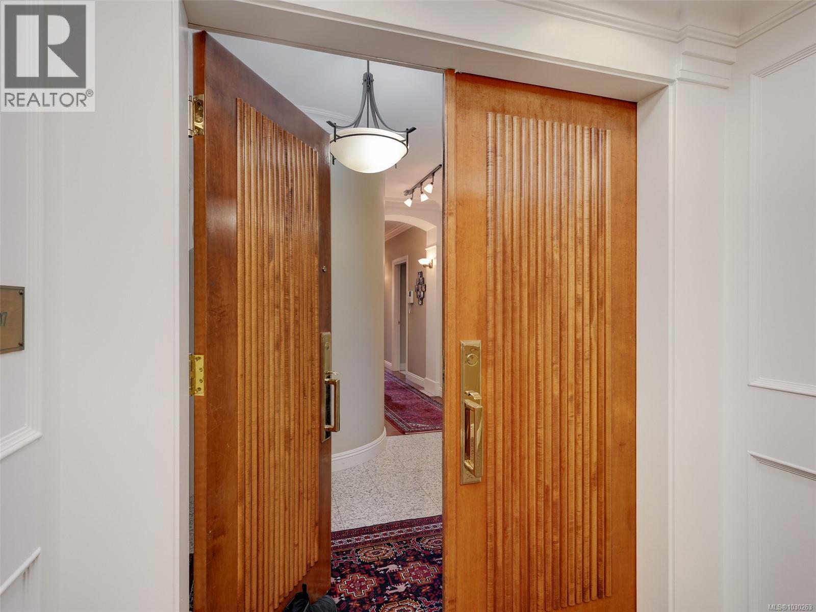 #207 2277 Oak Bay Ave - 25