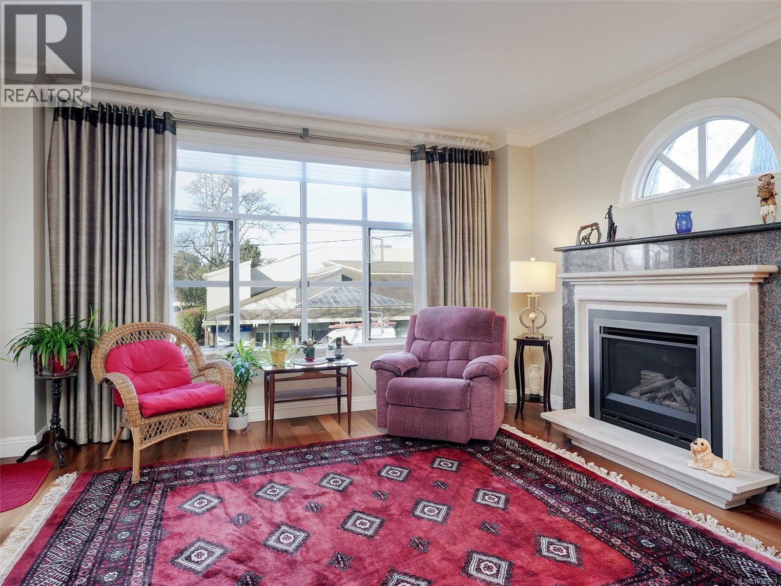 #207 2277 Oak Bay Ave - 3