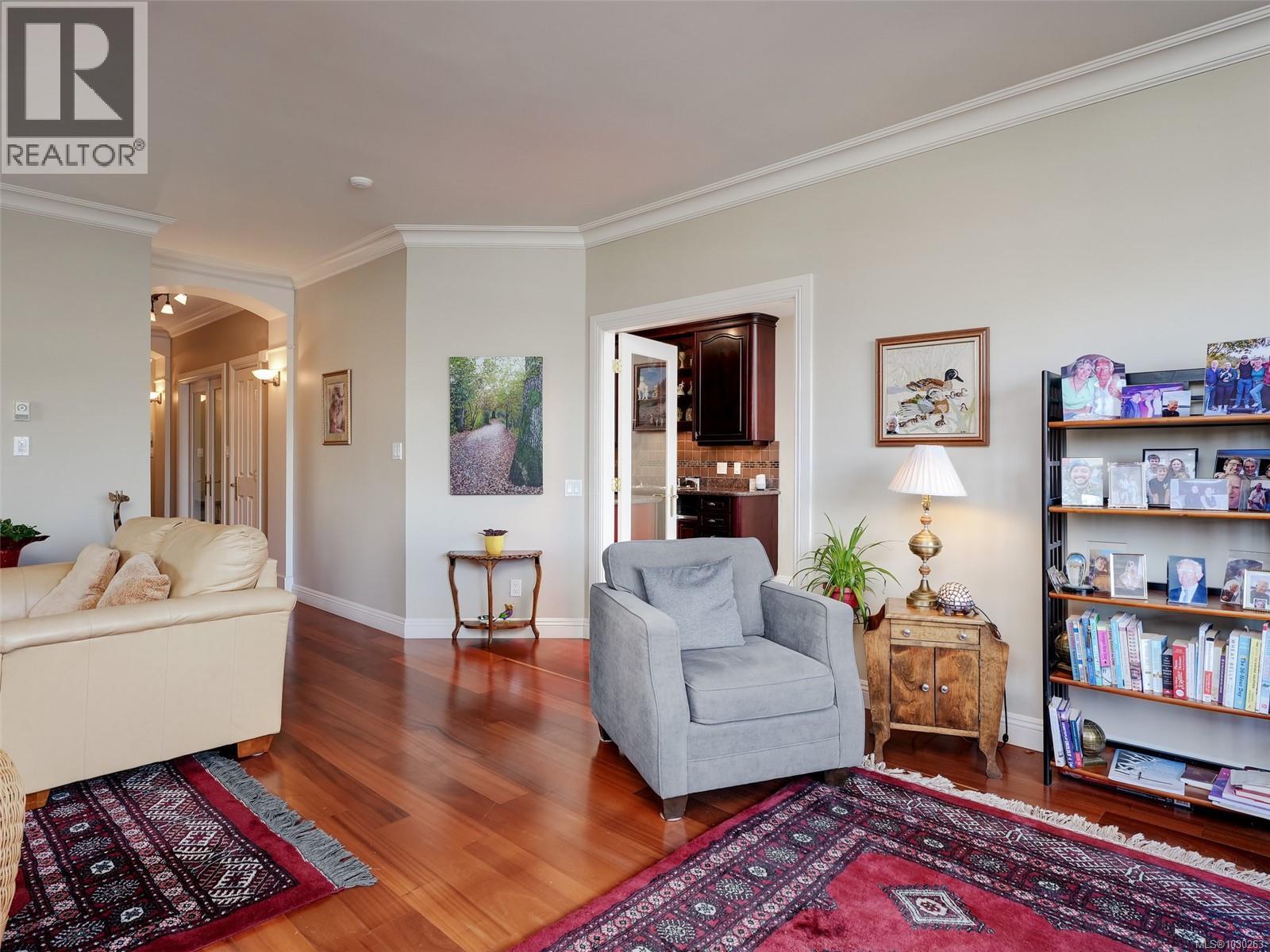 #207 2277 Oak Bay Ave - 4