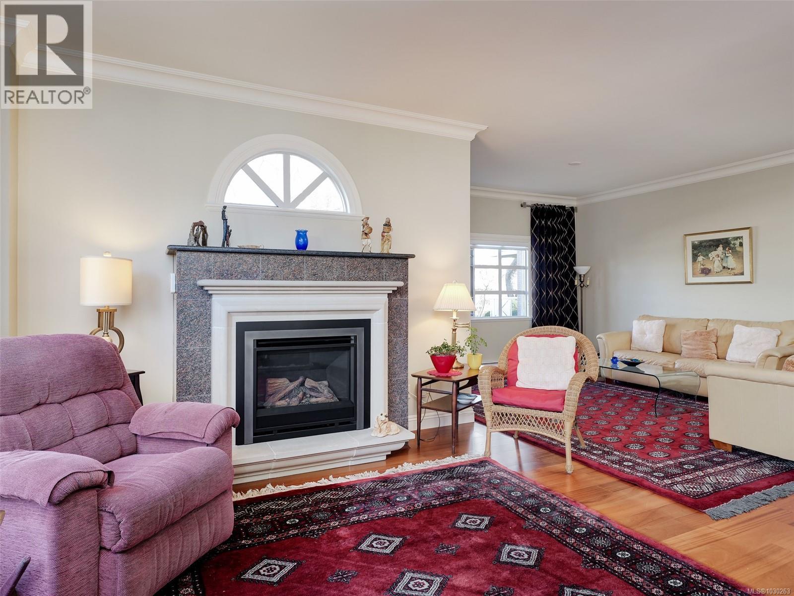 #207 2277 Oak Bay Ave - 5