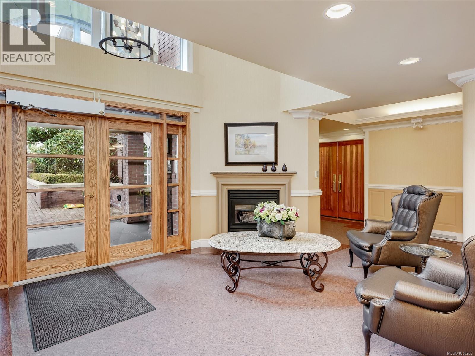 #207 2277 Oak Bay Ave - 6