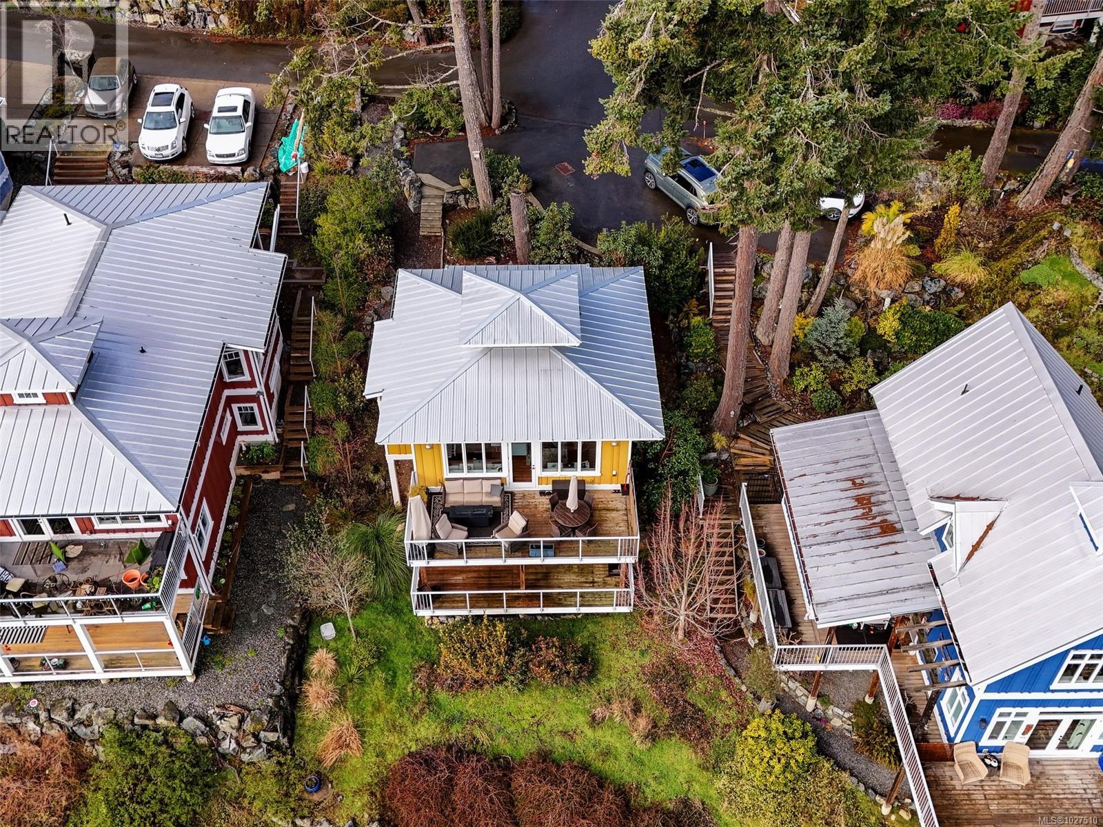 125 HILLTOP CRES - 12