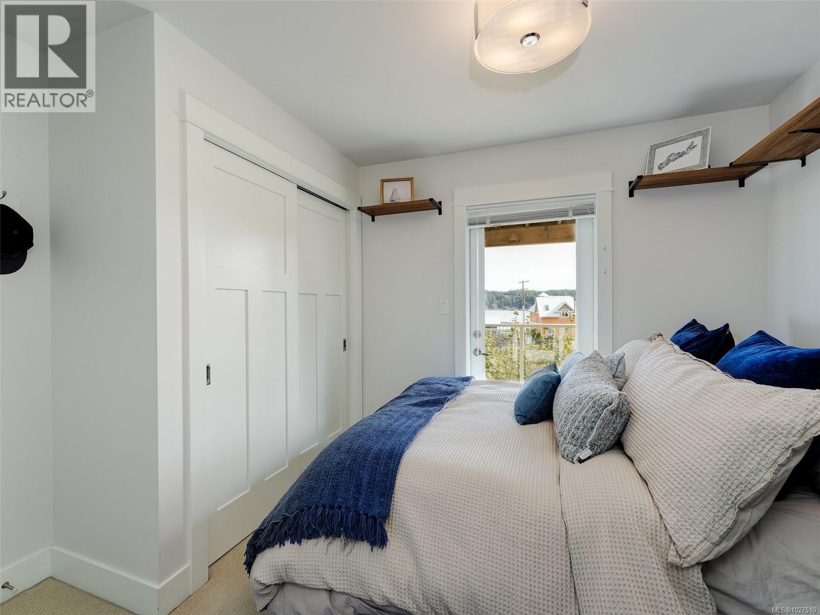 125 HILLTOP CRES - 22