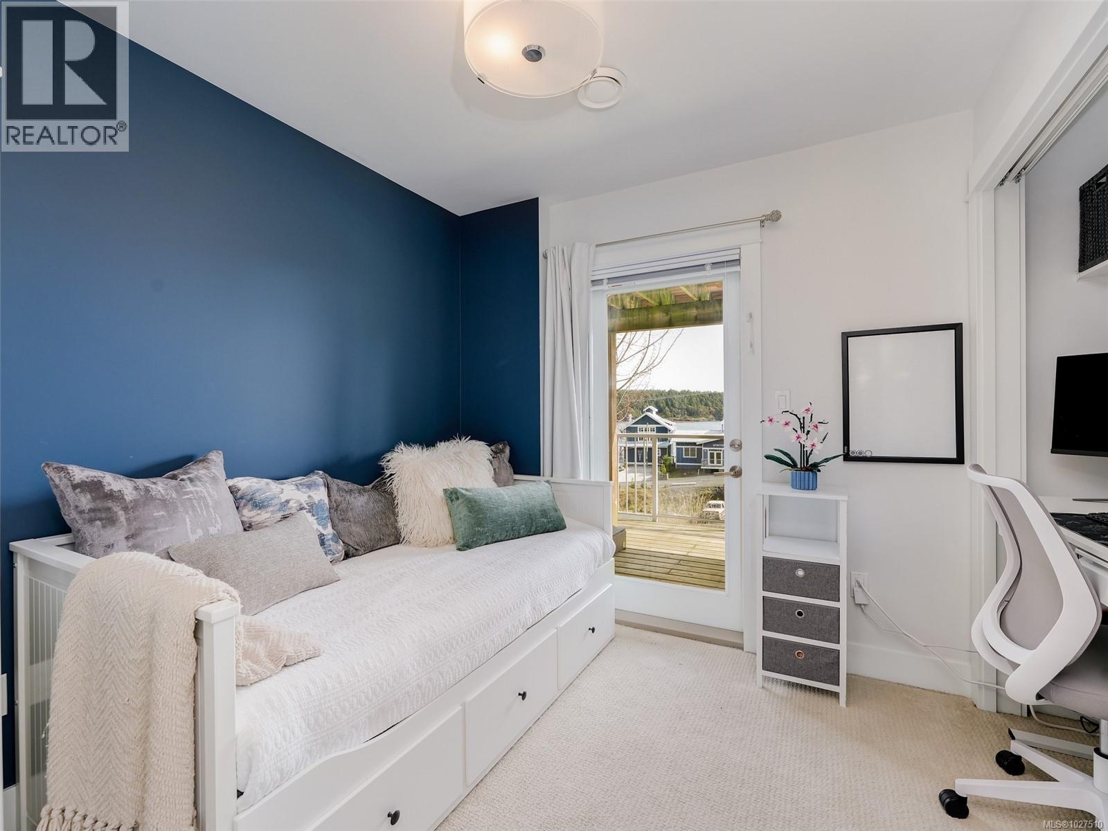 125 HILLTOP CRES - 24