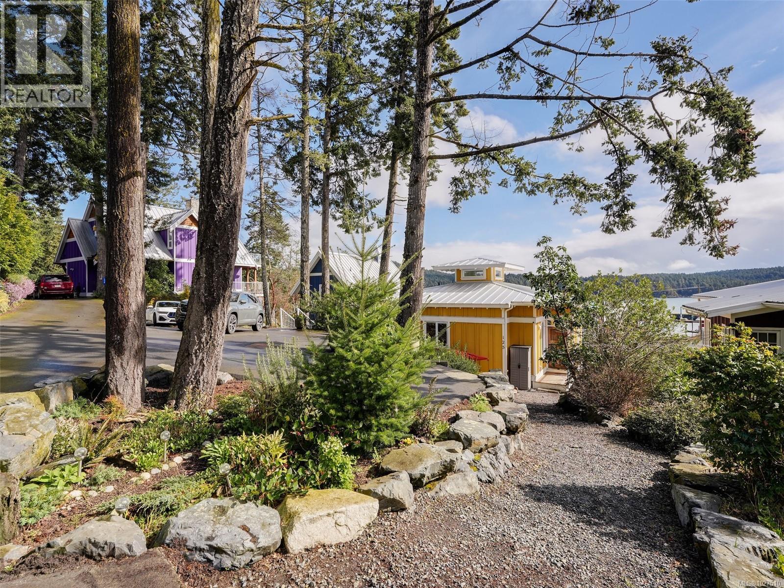 125 HILLTOP CRES - 29