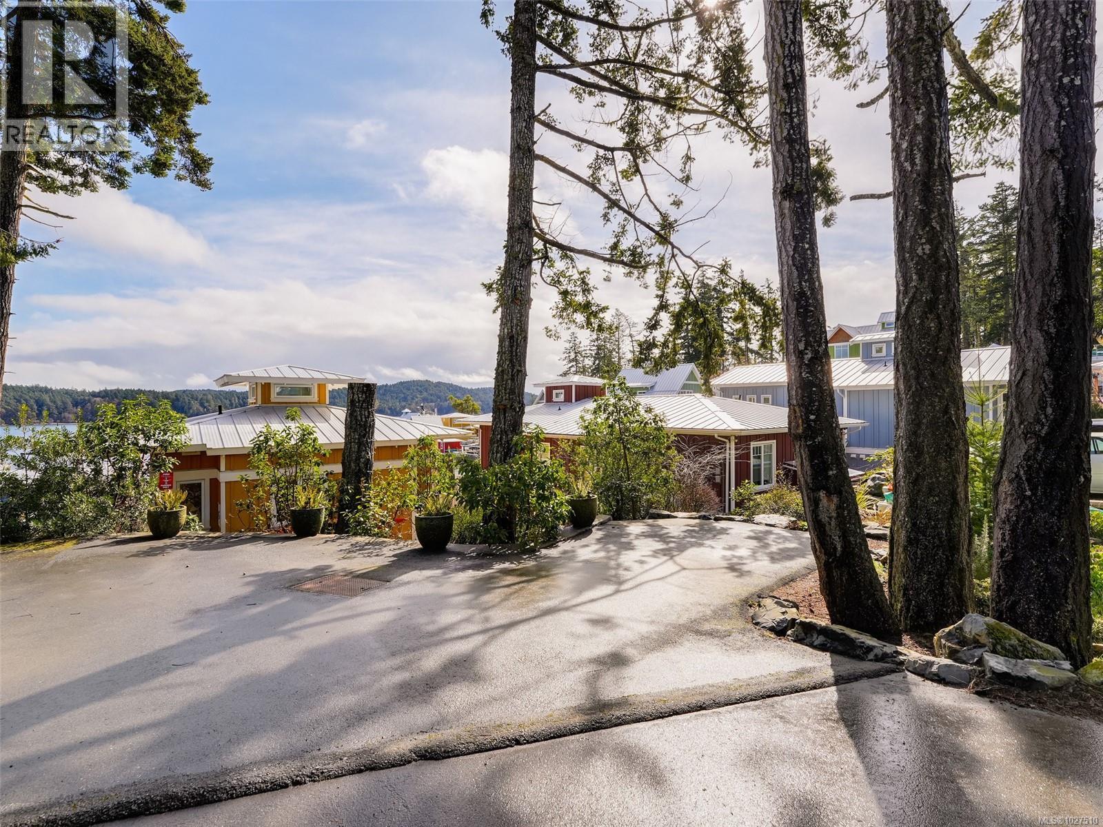 125 HILLTOP CRES - 30