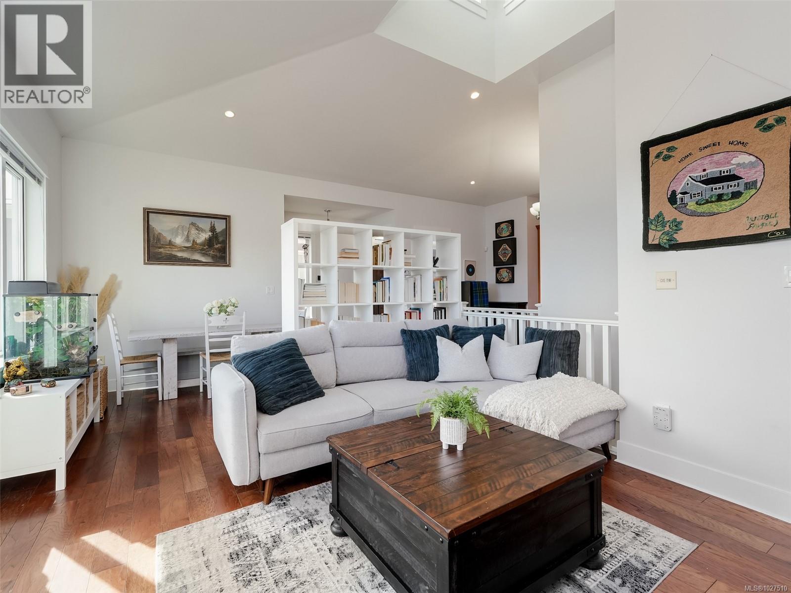 125 HILLTOP CRES - 5