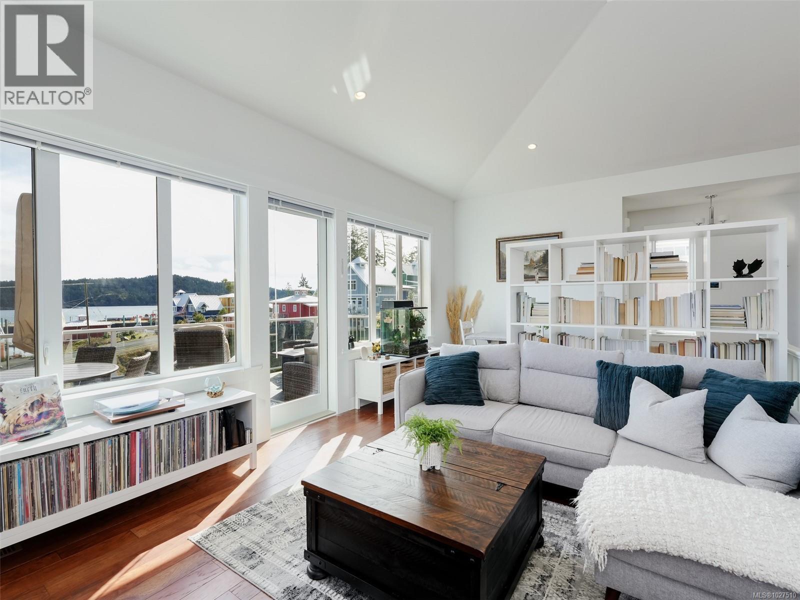 125 HILLTOP CRES - 6