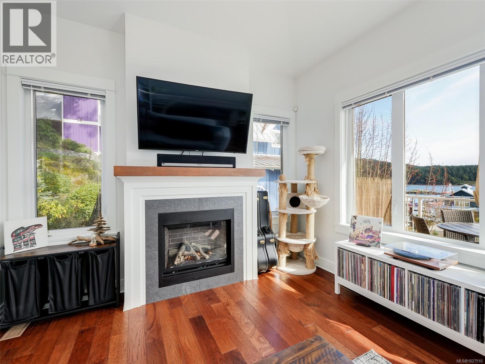 125 HILLTOP CRES - 8