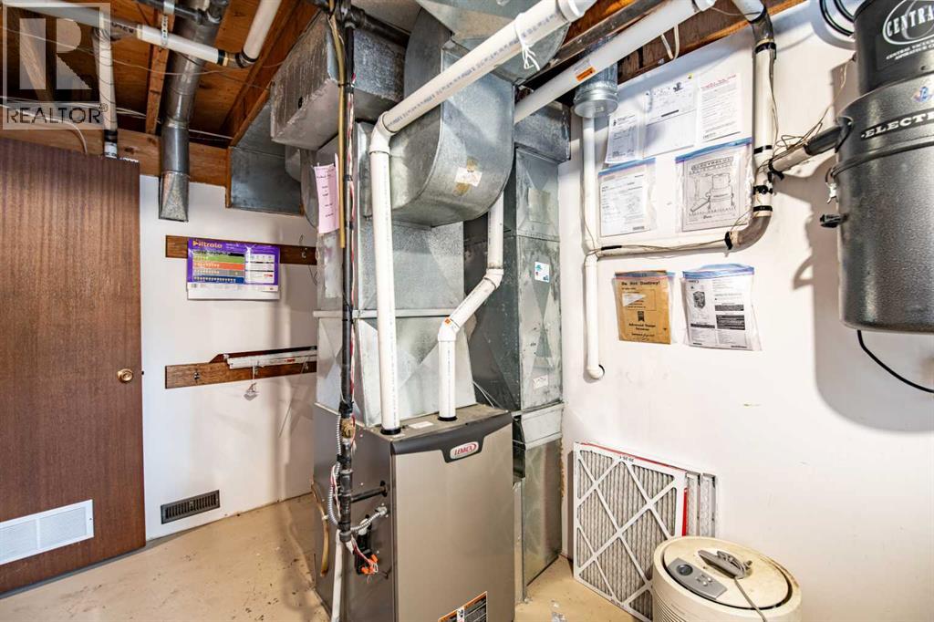 
          274052 Township Road 424
            <br/>
            <span>Rural Ponoka County</span>
            , 
            <span>AB</span>
             <span>T4J1V9</span>
         - Photo 31