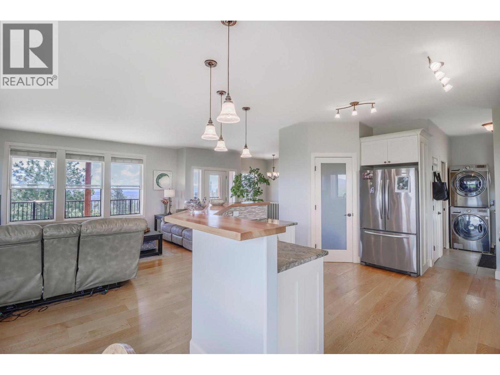 9693 CLEARVIEW Road, Cranbrook