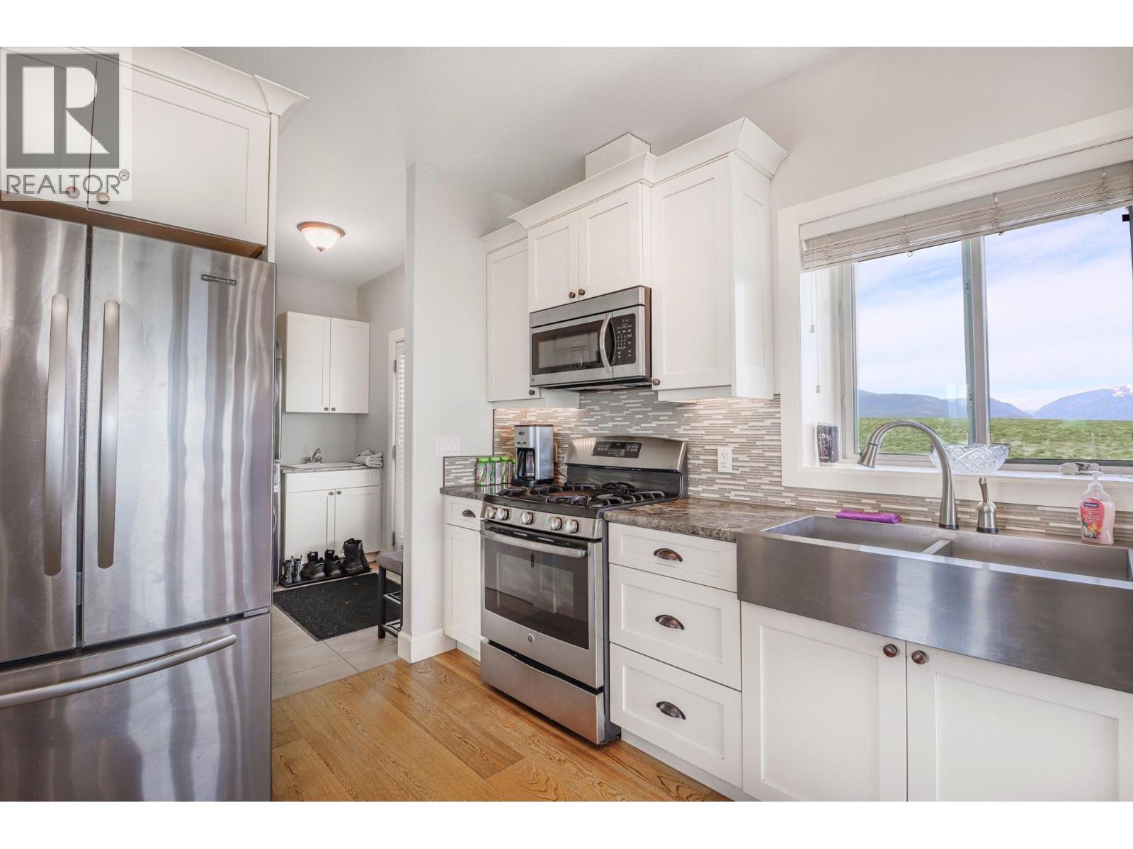 9693 CLEARVIEW Road, Cranbrook