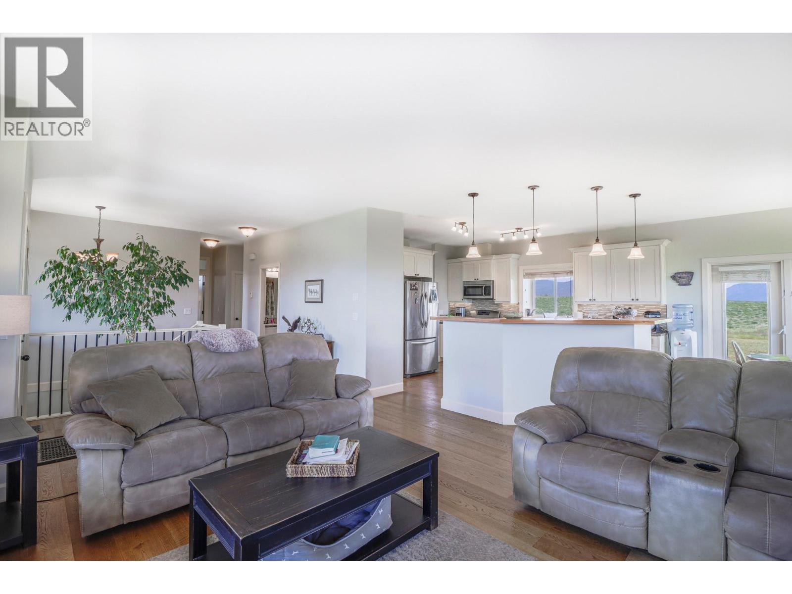 9693 CLEARVIEW Road, Cranbrook