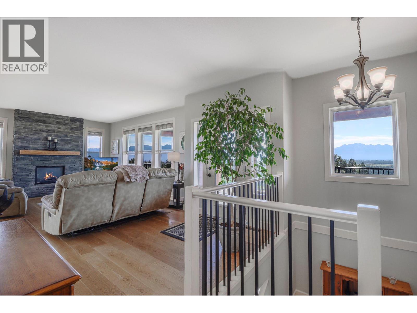 9693 CLEARVIEW Road, Cranbrook