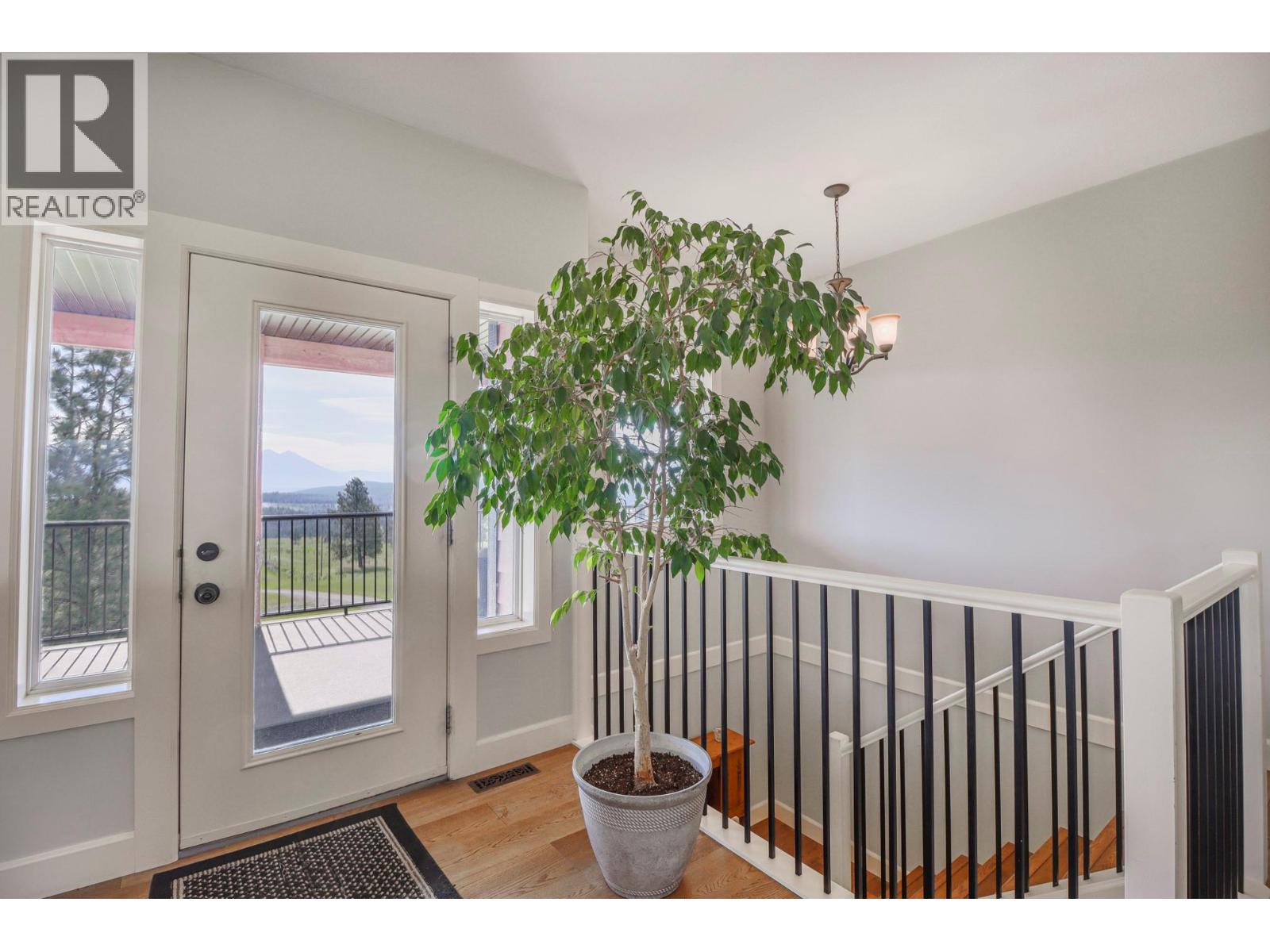 9693 CLEARVIEW Road, Cranbrook