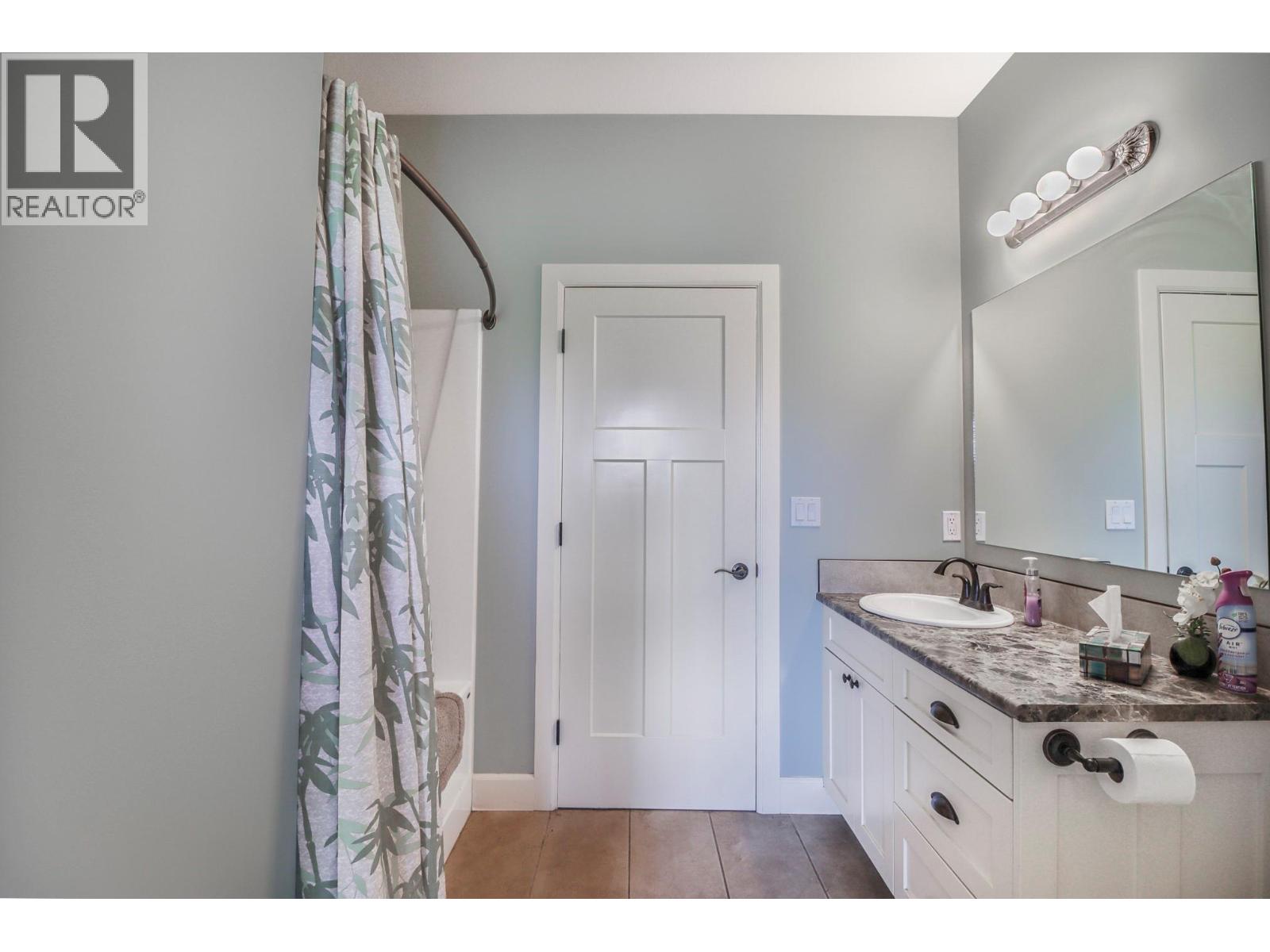 9693 CLEARVIEW Road, Cranbrook