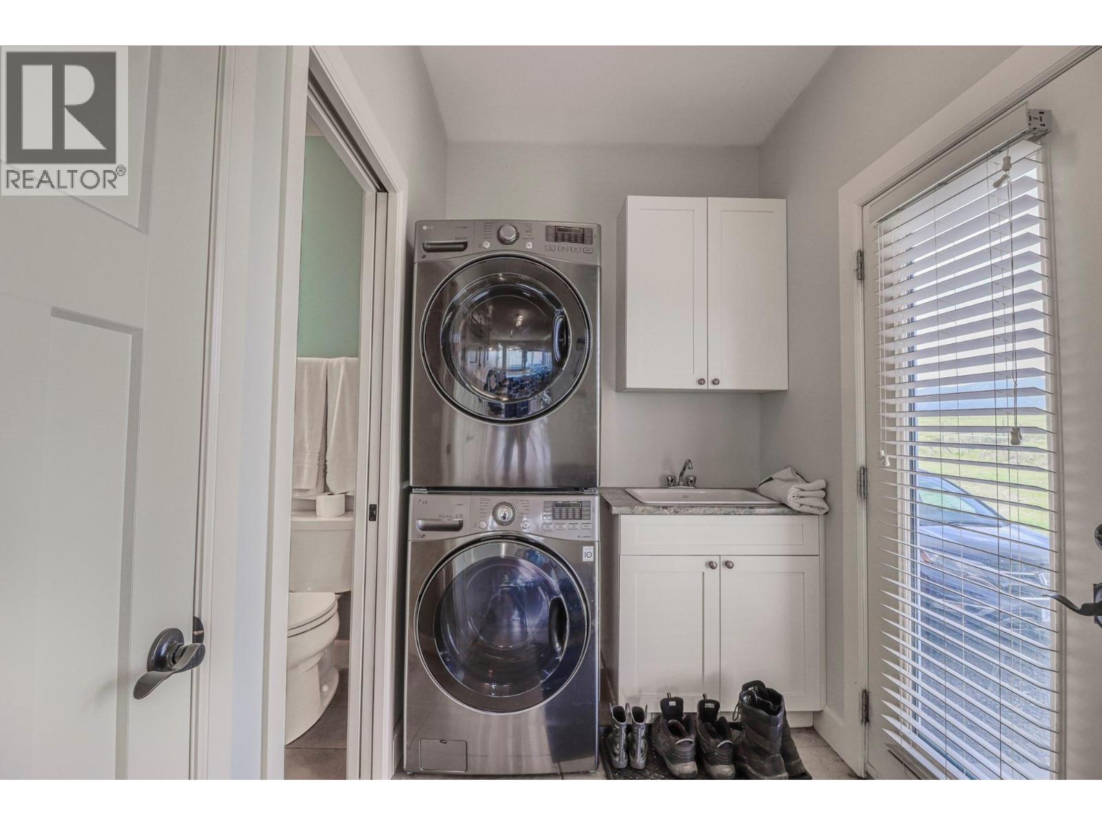 9693 CLEARVIEW Road, Cranbrook